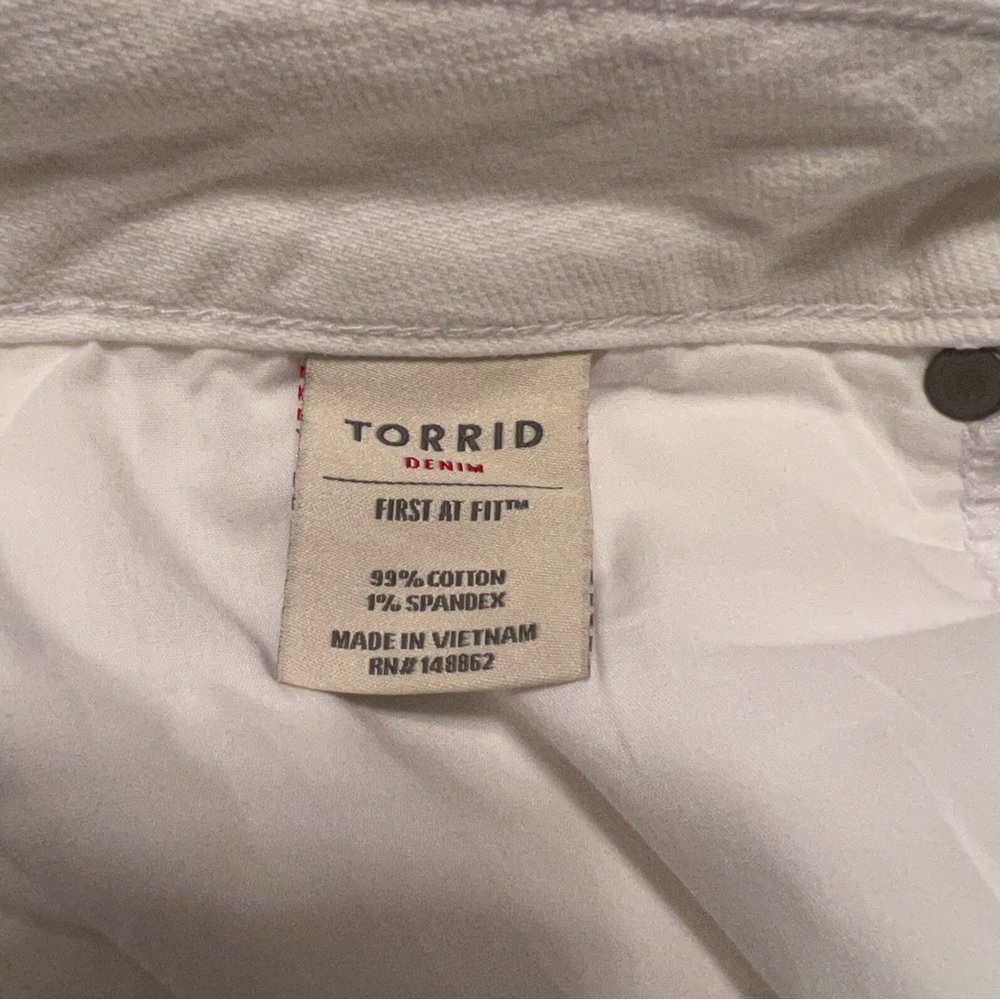 NWT button fly TORRID shorts - Picture 4 of 6